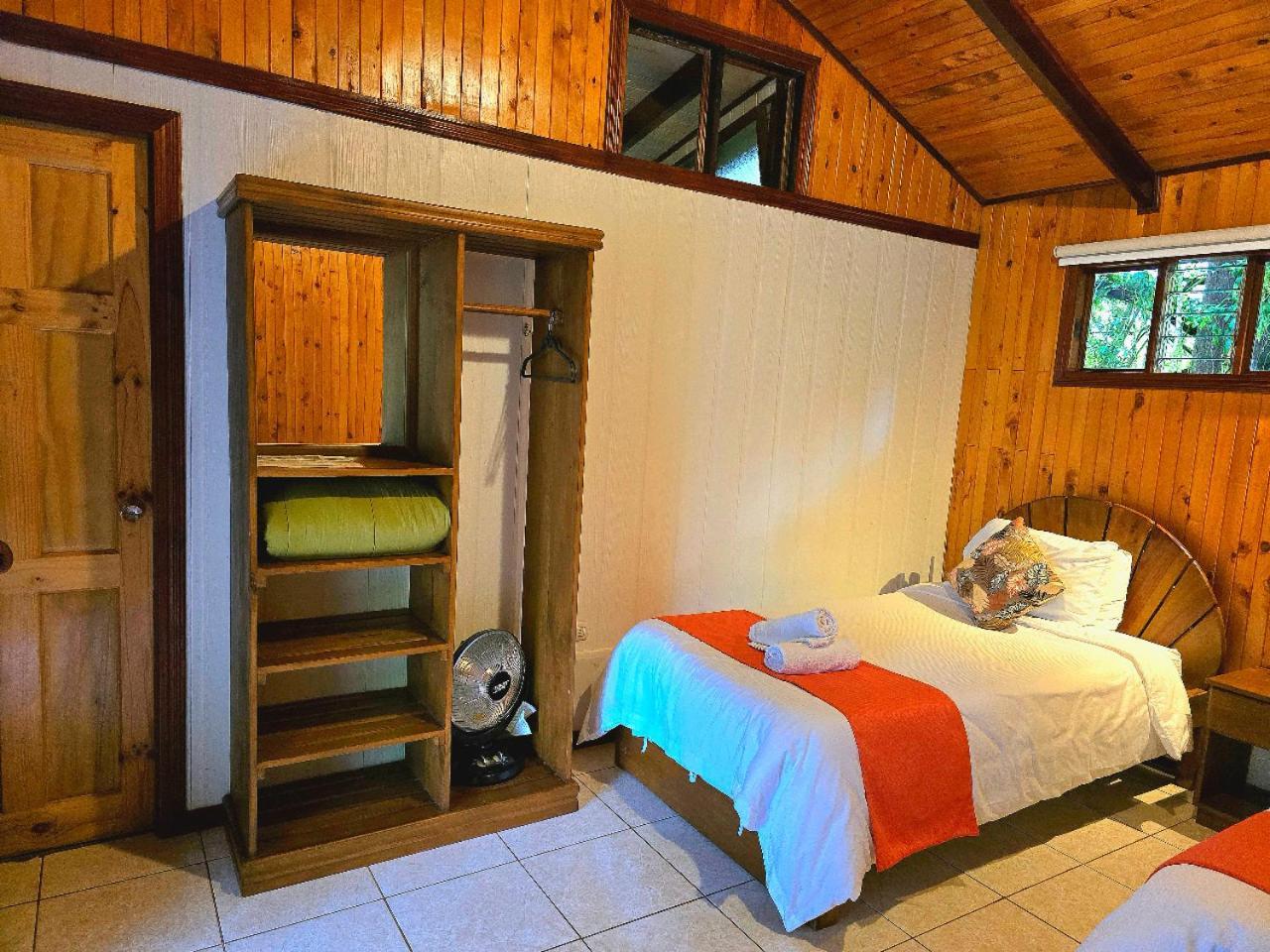 Hotel De Montana Suria San Gerardo de Dota Room photo